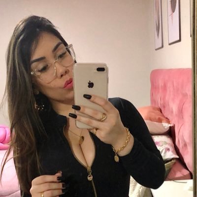 E mesmo sem nunca ter ti tocado me pertencia bem la no fundo. ❤️