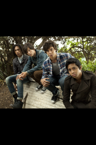 i love Allstarweekend!!!! best band ever! cameron is very HOT :) and i am a BELIEBER!  follow me i follow back :)