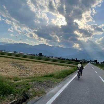 ERIです(*^ー^)ノ♪観ることが趣味だけど、感想は苦手。好きで溢れた世界に生きてます。
☆観劇(宝塚星組、東宝)☆レミゼラブル
☆図書館戦争 ☆V6 師範 ☆SixTONES SnowMan ☆いなくなれ、群青 ☆邦画 ドラマ ☆8LOOM ☆HKT48 ねねちゃん ☆ウルクスス
