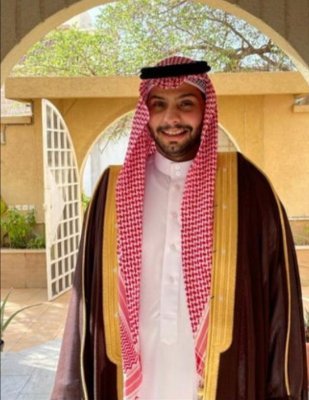 melhemalame's profile picture. الصمت يمنحك متعة التنزّه في عقول الآخرين