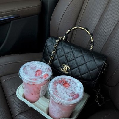 AmeeraShukrina's profile picture. 