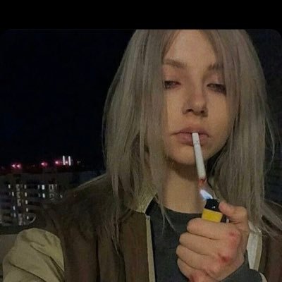 ماذا سأفعل في هذه الوحدة الباردة؟ عشتُ أحبّ الأشياء من بعيد ومن طرفٍ واحد،،،