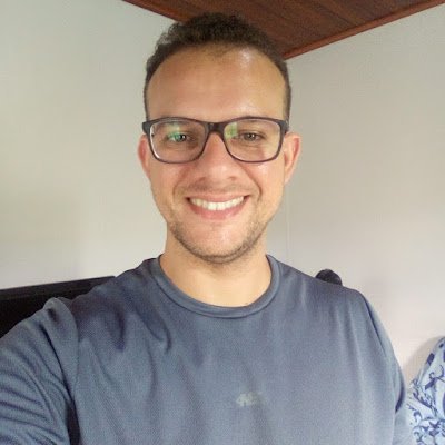 Profissional em Design GrĆ”fico; Artes para mĆdias sociais e gerenciamento de anĆŗncios.