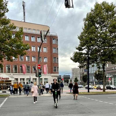 priester100's profile picture. gemeentearchivaris van Schiedam; geb. Den Haag, vader van Stevie, Dore, Robin, Paula, Victor, grootvader van João, Noa; supp. van Ajax.