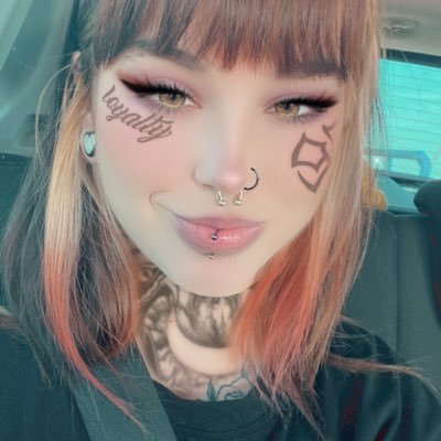 Tú hada de las uñas ✨ Cositas random y raras por aquí👇🏻🖤