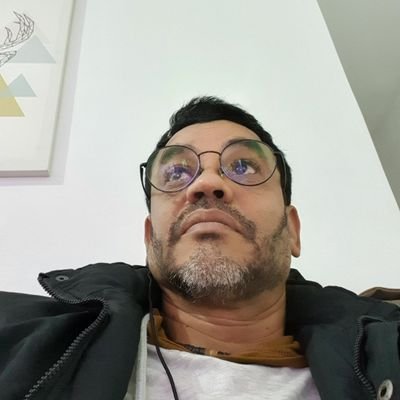 valadaresren's profile picture. bolsonarismo é doença.