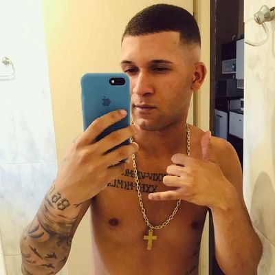 22 anos 😆
Capricórniano 🕉️
Futuro empresário💻📊
Tá em construção o castelo da fé ⛏️💎