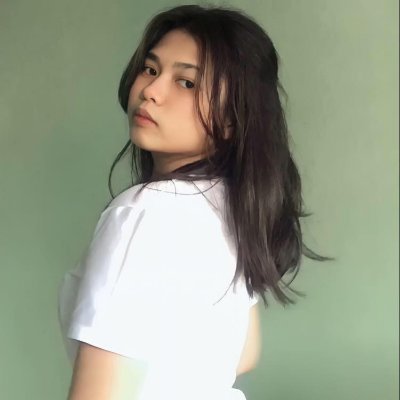 jhelay2002's profile picture. 🍑