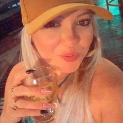 Menina, talvez rebelde, mas que luta pra realizar seus sonhos, mulher decidida e talvez menina do Sul ao norte do país.