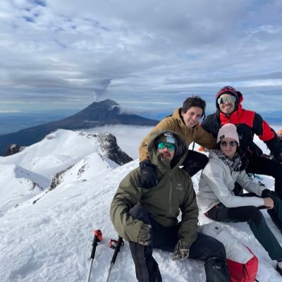 ivanfloreslarr's profile picture. Cazador