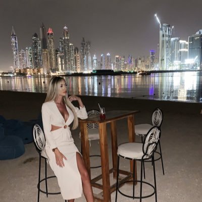 JessicaMilne_'s profile picture. I just save animals, take naps and drink wine