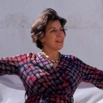 Visto-me de palavras em movimento.