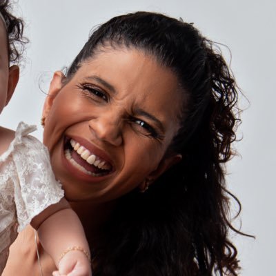 suziccruz's profile picture. “O sorriso é a janela da alma de onde o coração expressa suas mais lindas emoções.”Tuca Neves