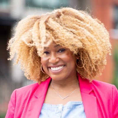 Solo Mom, Educator + Professional Curl Artist, Co Founder of @nooilsnobutters + https://t.co/4UmIm8C6mQ and all around Internet Troublemaker.