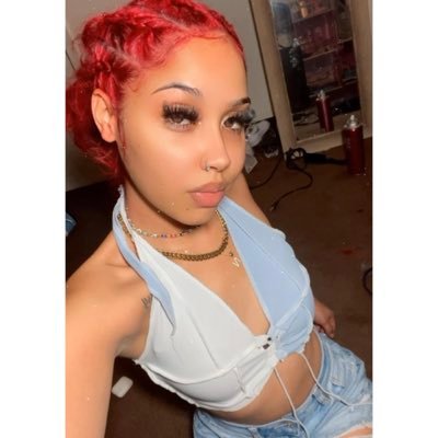 aizlinnxo's profile picture. 22 & living ⏳