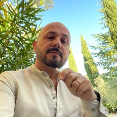 sanitario, appassionato di neuro scienze, business e buona tavola.