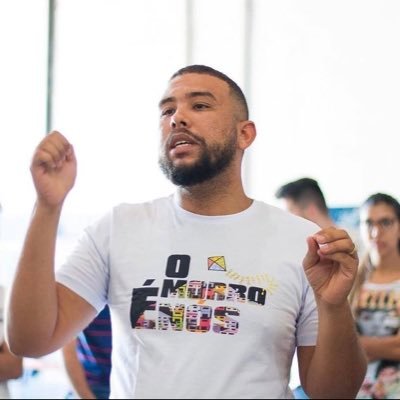 Marido, Pai, Pastor e Empreendedor Social.