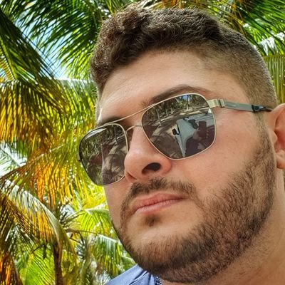 fazedor de códigos em JS, ouvidor de podcasts, assistidor de filmes e séries...