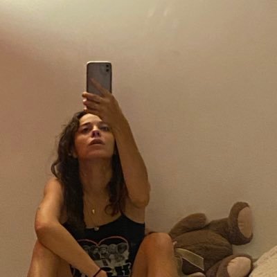 Emmatheouf's profile picture. gueule fendue. (je suis comédienne au cas où)           she/her