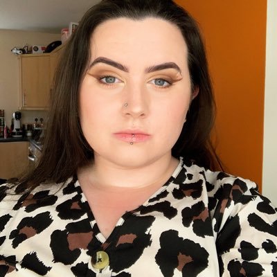 0mnishambles_'s profile picture. 25 / BA MSc / ENFJ-T / she/her