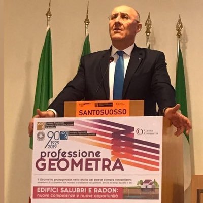 Geometra Laureato libero professionista, presidente collegio geometri di Avellino, padre di due figli. adesso pratica running tifa Juve.