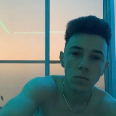 iambackkkkkkkk's profile picture. dubai lifeeee