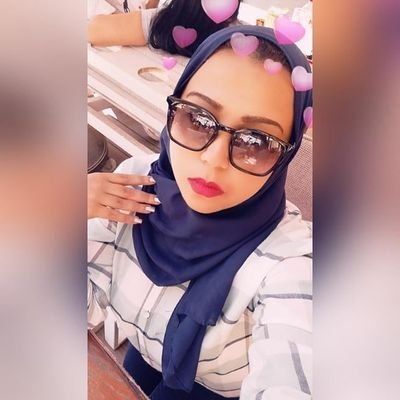 ShimozAly's profile picture. Smile, it makes you beautiful :)