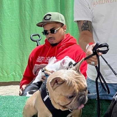 Twitch Affiliate. Comedian(in my head). Father. Small Business Owner. Go check out my IG @beezycustoms my next customer may be you 🤞🏽