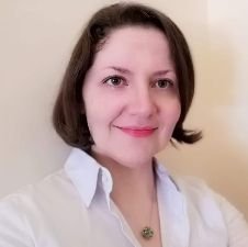 Giornalista professionista 🗞 e cittadina 🇮🇹 politicamente 💪 attiva. Pacifista, da sempre 💣 in trincea. Il mio vero talento è la curiosità 🔭