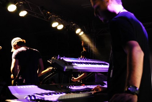 Helderteclas's profile picture. Estudando Administração (Unitau) e Piano Clássico (Fêgo Carmago). Trabalho como músico em estúdios, gravações e shows.