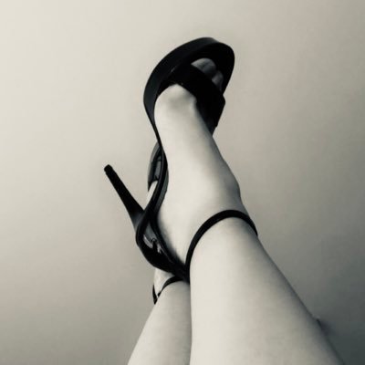 curvvved's profile picture. 🖤 All media is me ω ௹ ಥ ໒໑ ယ ⑱ 🖤