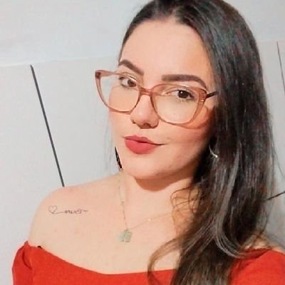 Amante da vida, sonhadora da realidade.