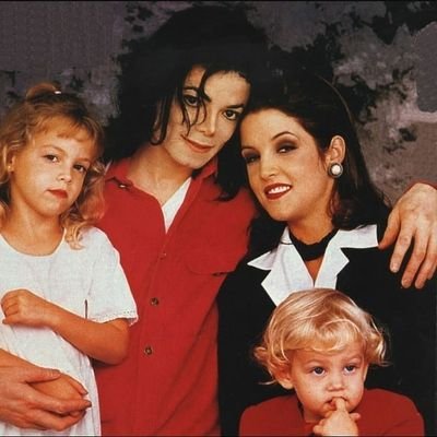 @lisapresley e @michaeljackson melhor casal
💕