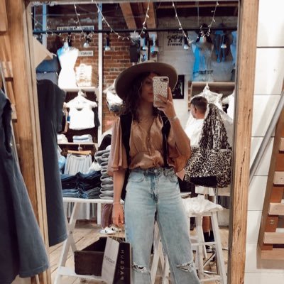 MaiaSisney's profile picture. KU 26