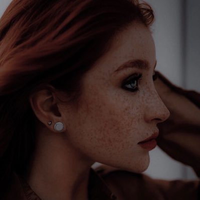 perfil ficwriter • wattpad 🦋 histórias baseadas no universo fictício de cora reilly