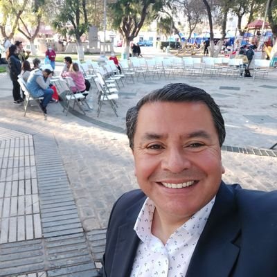 Carlos Meneses R. Periodista -Lic. Comunicación. Amante de la música clásica, de los ochenta y noventa. Fiel hincha de Unión Calera