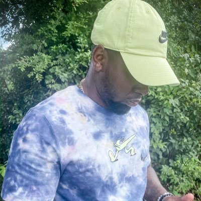 Ch_az_johnson's profile picture. live once let make shit happen.