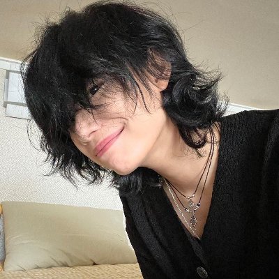Ele/dele• Dono da biblioteca aconchegante da esquina• 🇧🇷🇯🇵🇰🇷🇪🇦🇺🇸🇫🇷• Amante de chás e fofocas ao fim da tarde!🌸🫖
carrd on bio: @ikarrdmakw • ˢᶠʷ
