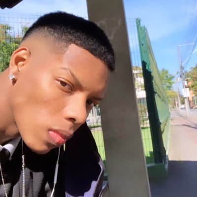 m1zerave's profile picture. Jacaré q dorme vira bolsa de madame 🐊🏌🏾