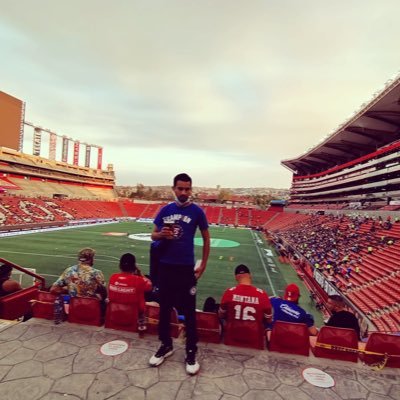 Experto en tomar malas decisiones, futbolista profesional club Chivas Meconsa.
