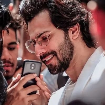 Die heart fan of varun dhawan
Fan page of VD @varun_dvn
follow us on Instagram ❤️❤️❤️❤️
for more updates of varun follow this account 💎