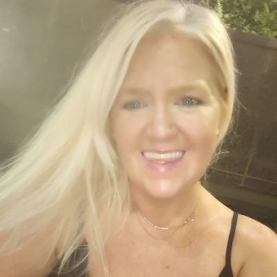 KY, I say y'all bless your 💙 💙 sweet tea single mom liberal server golf 💙travel UK reading food music laughing out loud great convos✌️🛀🌅🐶🎢👠🏈🏀🛶🥃🏊