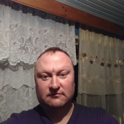 Sunt amuzant și un picuț aiurit și îndrăgostit de viata și de cele mai frumoase femei