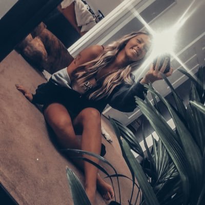 EmilyLewinski1's profile picture. it do be like that