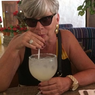 PaulaMoretti191's profile picture. Sense of humor