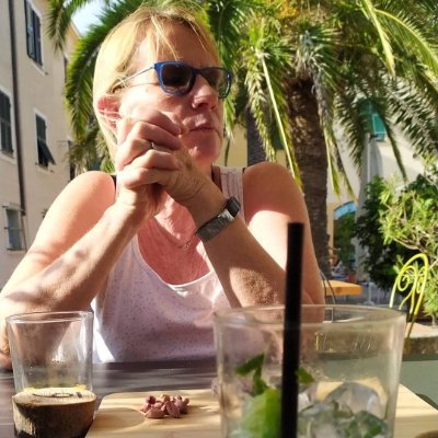 MartinaPlagwit2's profile picture. Ich schreibe Kurzgeschichten und an meinem ersten Roman. Und natürlich lese ich für mein Leben gern.