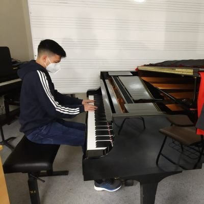 Pianista y compositor.
CSM Manuel Castillo (Sevilla)