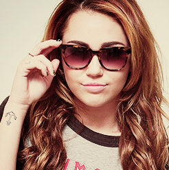 Hi.I am Miley Cyrus,Demi Lovato,Selena Gomez,Justin Bieber,Usher fan.I love the music,the rain and MILEY CYRUS,DEMI LOVATO.(follow me, i follow back)