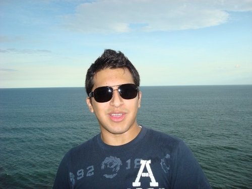 larzino's profile picture. amante de lo bueno y defensor de los debiles...una cubeta de KFC y un six y soy todo tuyo