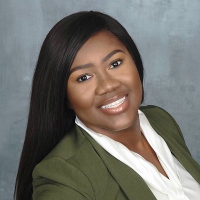 Author 📚 Minister ✝️ Insurance Agent 👑💼 Roman 12:2 💕 Podcaster 🎧 SheisrenewedinChrist 🎙TUNE IN EVERY SATURDAY 😎😉